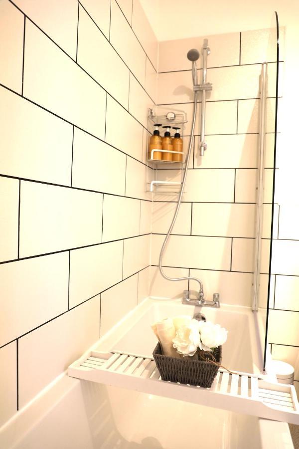 בורנמות' Amprenta Apartment - Gorgeous Interior Designed 1 Bedroom Home מראה חיצוני תמונה